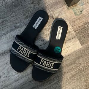 Never worn Steve Madden sandals